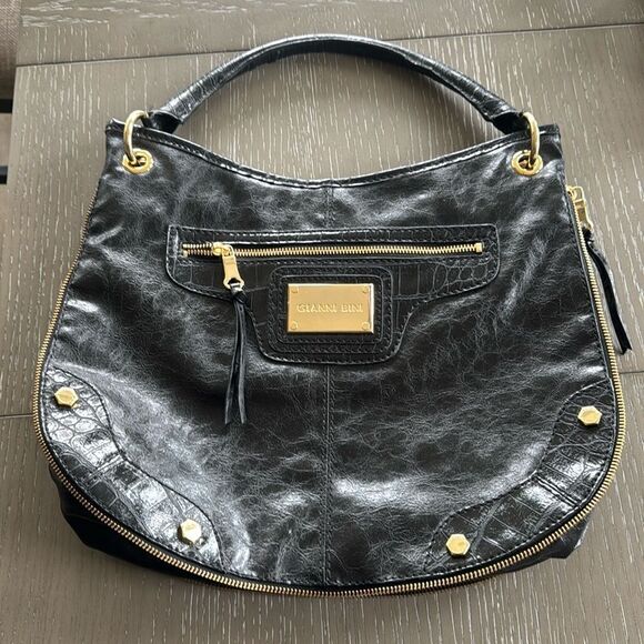 Gianni Bini Hobo Purse Black Faux Leather Gold-Tone Handbag Magnetic Closure EUC - Picture 3 of 14